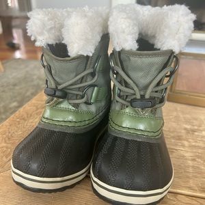 Toddler Sorel boot. Cutest thing ever!  Size 8 NWOT